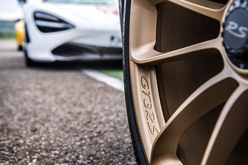 Porsche 911 GT3 jante RS et McLaren 720S