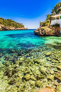 Wunderschöne Bucht des Strandes Cala Santanyi auf der Insel Mallorca