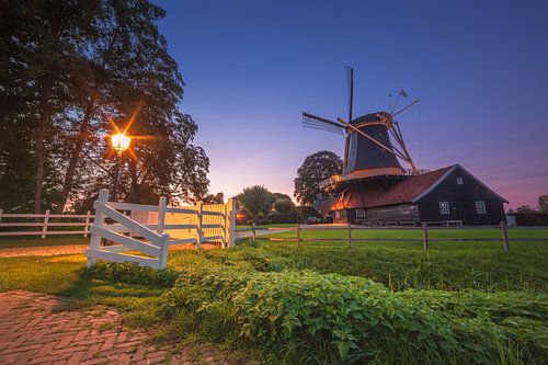 Pelmolen perspectief. Nazomeren tijdens Blauwe Uurtje