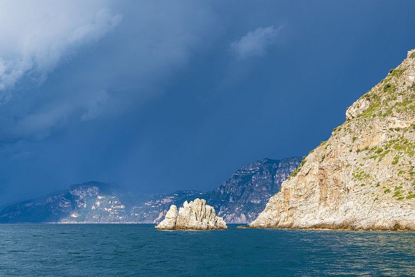 Mediterranean coast near Positano on the Amalfi Coast in Italy by Rico Ködder