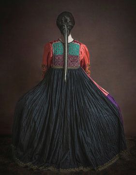 La robe afghane sur Anja van Ast