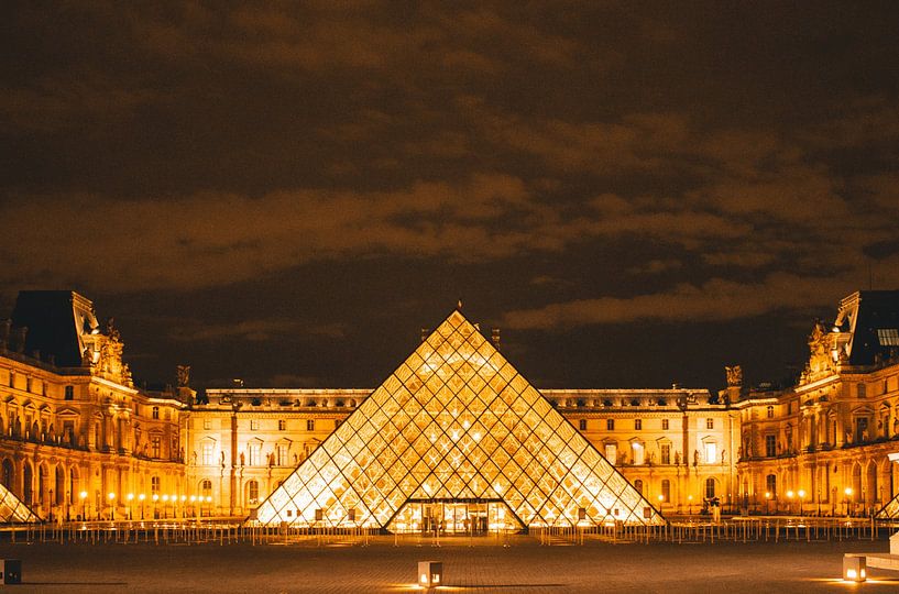 Louvre Museum by Hello Pompoyo