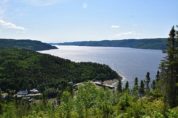 Uitzicht op de rivier Saguenay in de zomer van Claude Laprise