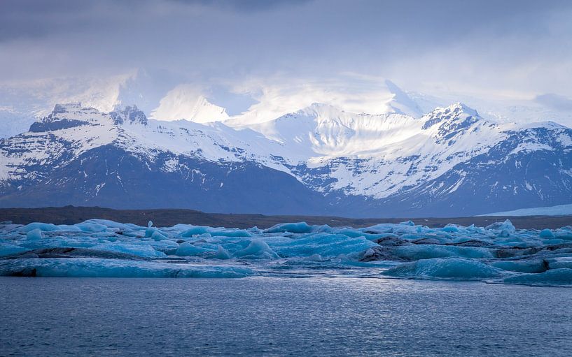 IJsland Water Bergen Gletsjer van Raymond Samson