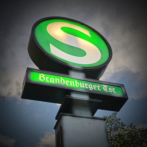 S-Bahn station Brandenburger Tor