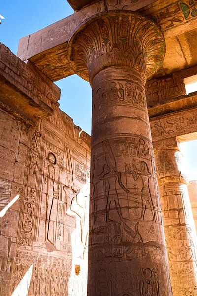 Pilier avec hiéroglyphes en Égypte par MADK