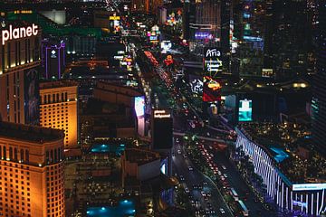 Las Vegas brightly lit at night by Patrick Groß