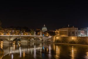 Rom bei Nacht. Dieses Bild habe ich von der Engelsbrücke aus aufgenommen, in der Ferne sieht man die