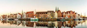 Hanzestad Lübeck in het avondlicht