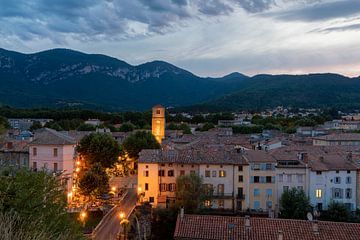 Avondsfeer in Quillan, Languedoc-Roussillon, Pyreneeën,  Zuid-Frankrijk van Russcher Tekst & Beeld