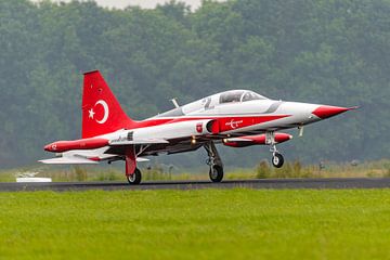 Northrop F-5 Freedom Fighter des étoiles turques. sur Jaap van den Berg