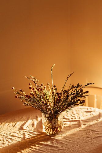 Bouquet automnal de branches avec lumière subtile - tirage photo