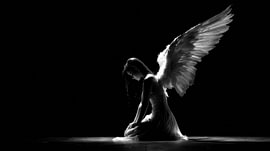 Gefallener Engel – Frau – Panorama von TheXclusive Art
