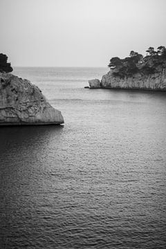 Calanques on the sea van Luis Boullosa