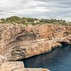 Felsenküste bei Cala Llombards (Mallorca) von Michel Lumiere