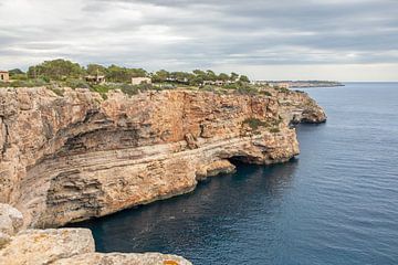 Felsenküste bei Cala Llombards (Mallorca)