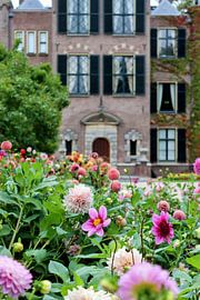 dahlia garden at Keukenhof by Arie van Vugt