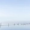 Minimalisme au-dessus du lac Markermeer. sur Alie Ekkelenkamp