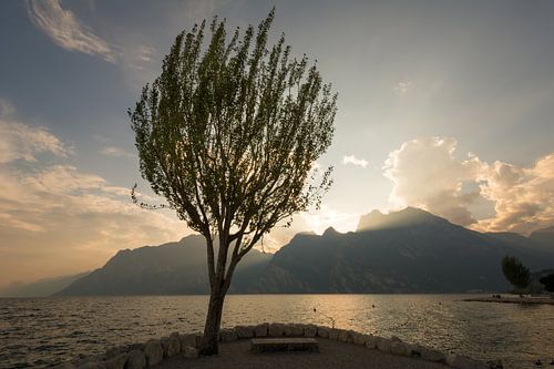 Coucher de soleil sur le lac de Garde à Torbole