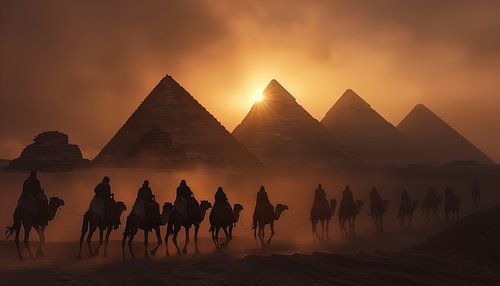 Piramides en kamelen zonsondergang panorama