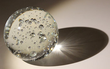 Glazen bolster met bubbels