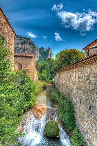 Dorp Saou met de rivier de Vebre