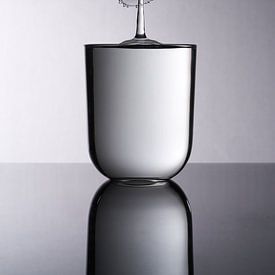 Waterdruppel in een glas van Gareth Williams