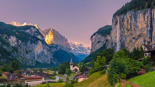 Zonsopkomst in Lauterbrunnen, Zwitserland