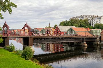 The Gamle Bybro bridge in Trondheim by Hanneke Luit