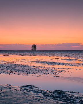 Het drenkelingenhuisje op de Engelsmanplaat in de Waddenzee van Marga Vroom