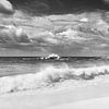 Türkisblaues Meer am Strand auf den Seychellen in schwarzweiß von Manfred Voss, Schwarz-weiss Fotografie