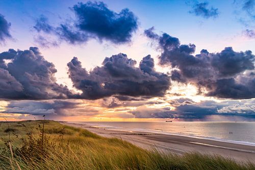 De laatste kleuren op het strand van Domburg
