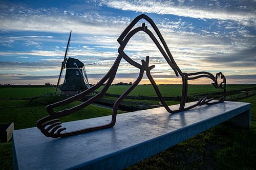 Sonnenuntergang durch das Kunstwerk.