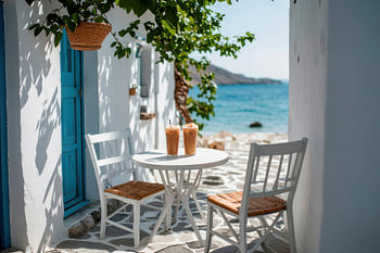 Vue sur la mer Méditerranée, en Grèce.