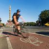 Snelle fietser op de Berlijnse Siegessäule van Frank Herrmann