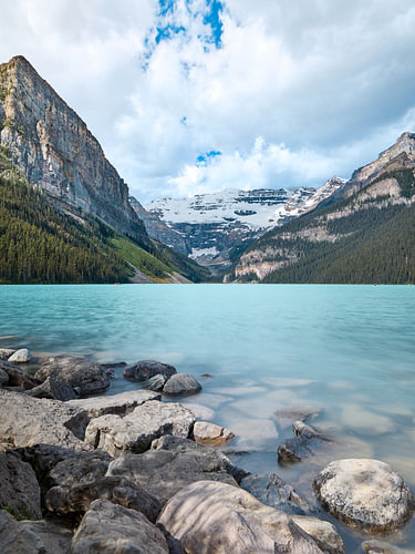 Lake Louise | Un lac turquoise dans les Rocheuses canadiennes