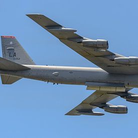 Flyby Boeing B-52H Stratofortress bommenwerper. van Jaap van den Berg