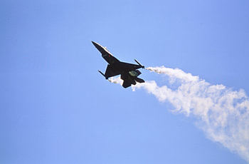 F16, smoke on!