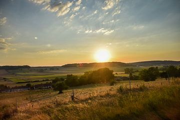 Zonsondergang in Frankrijk van Maria-Maaike Dijkstra