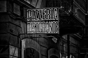 Italienische Fassadenwerbung: Pizzera Ristorante