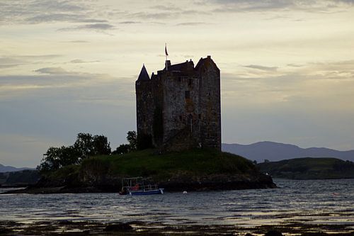Castle Stalker is een torenhuis ongeveer 2,5 kilometer ten noordoosten van Port Appin