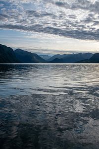 Wolken, Wasser und Berge