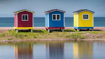 Gekleurde Strandhuisjes bij Cavendish Newfoundland van Menno Schaefer