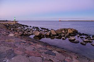 Mole an der Ostseeküste in Warnemünde