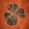 Retro-Glück: vierblättriges Kleeblatt in warmen Farbtönen von Studio Pieternel