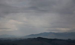 Toscaanse wolken sur Guido Akster