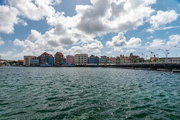 Handelskade, Curaçao sur Manon van Os