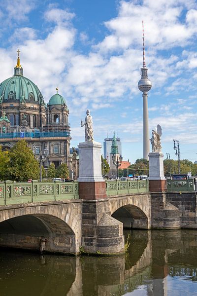 La cathédrale de Berlin et la tour de télévision sur l'Alexanderplatz par t.ART