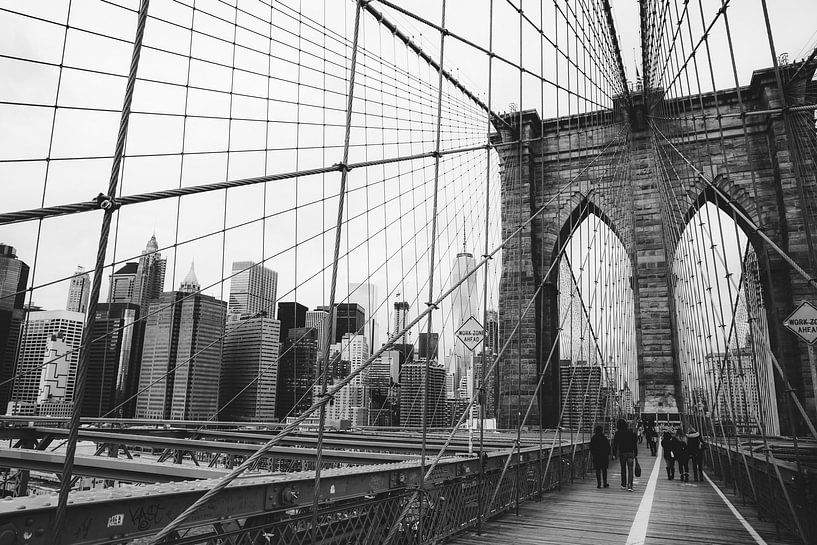 Pont de Brooklyn en construction | série noir et blanc | New York par Elise van Gils