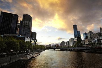 Ville de Melbourne. Vue du paysage urbain de Melbourne, Australie au coucher du soleil sur Tjeerd Kruse